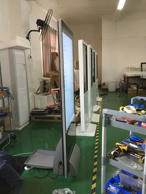 Kios Layar Sentuh 43 Inci dengan Resolusi 1920x1080 dan Kecerahan 400CD/M2