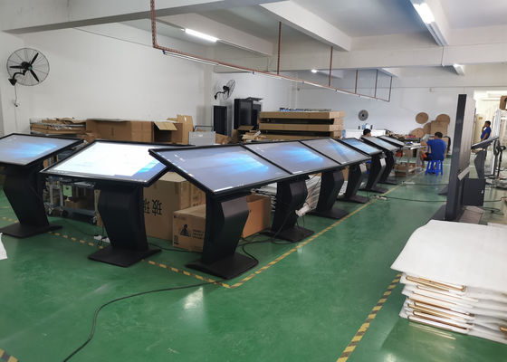 Monitor LCD 65 inci AC100V Kios Layar Sentuh Pemutar Iklan Floor Stand